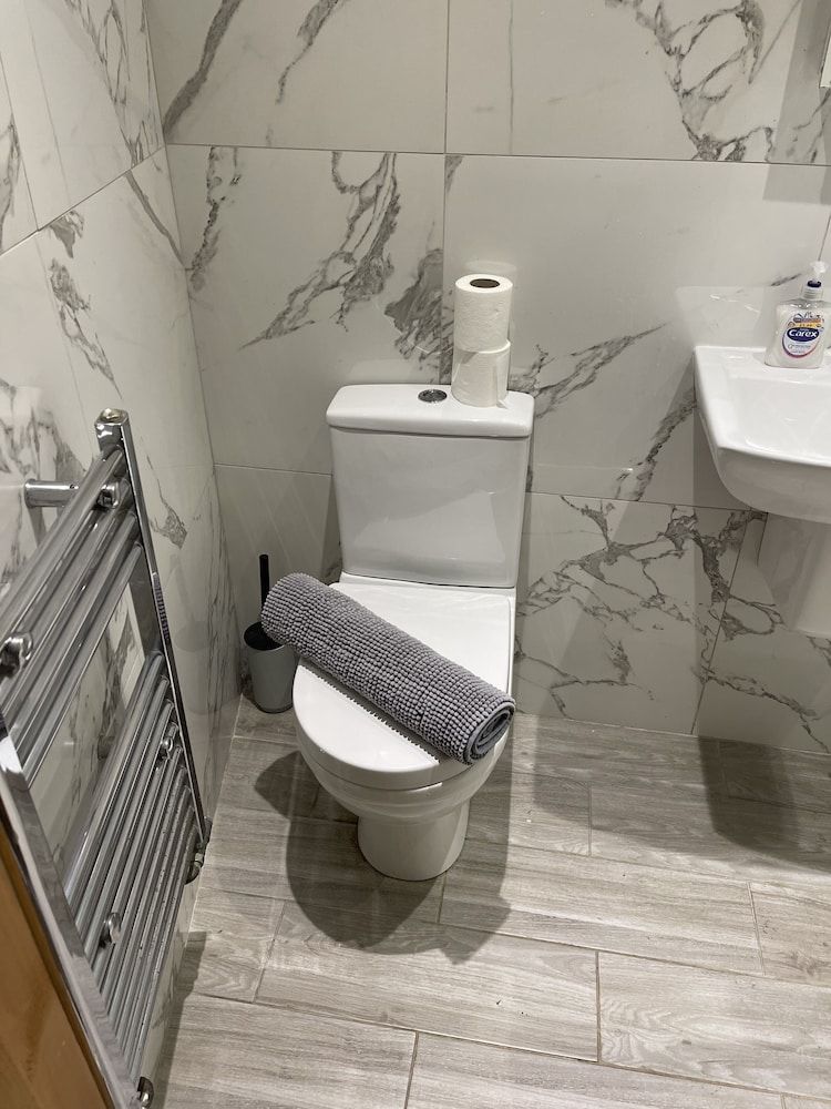 Six Bells Hotels Single Room 2