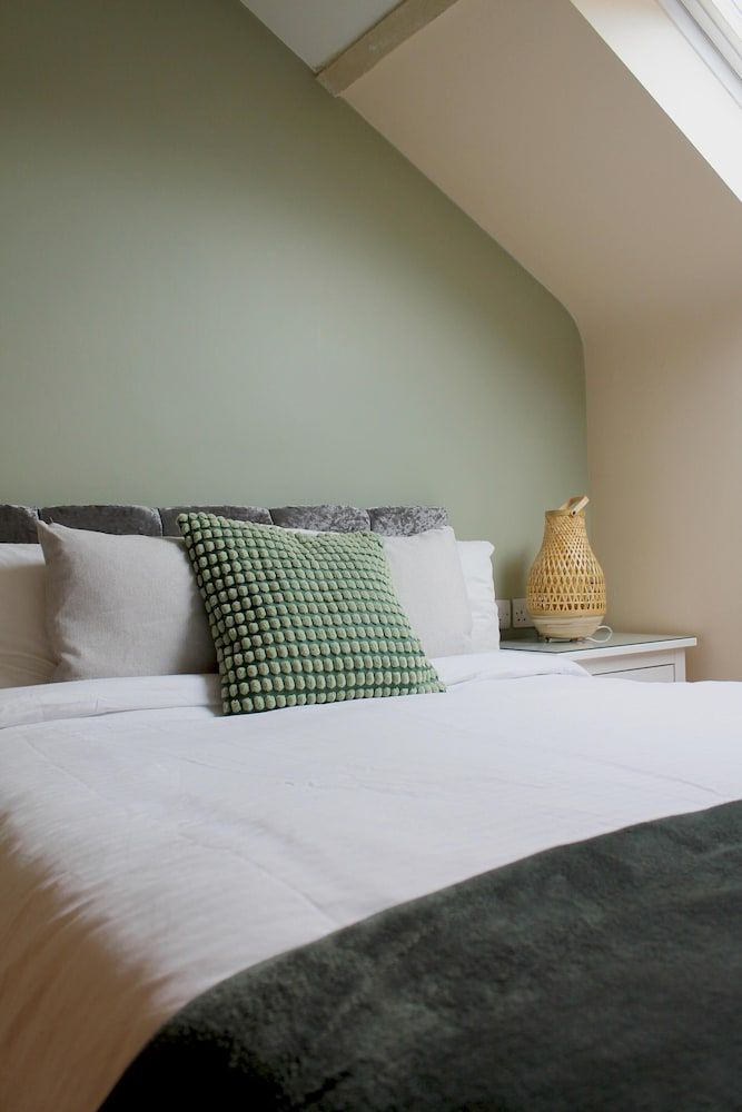 Charming 1-bed Loft in Caerleon