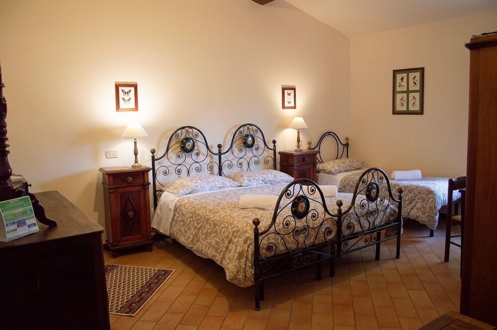 Fattoria Di Fiocina Quadruple Room 3