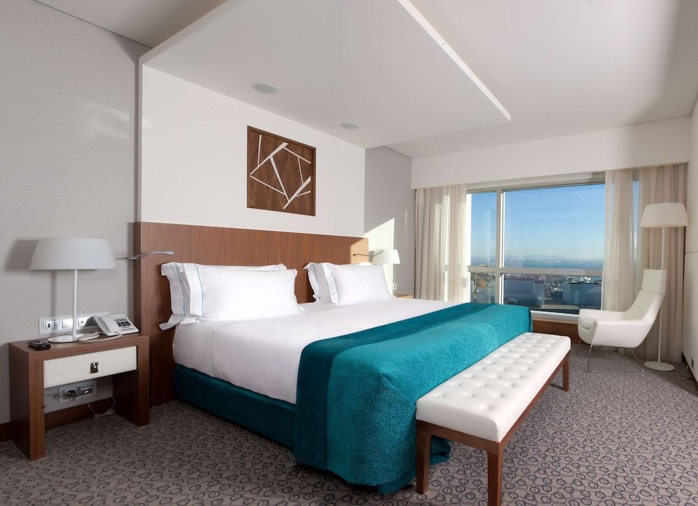 EPIC SANA Lisboa Hotel Deluxe Suite 2