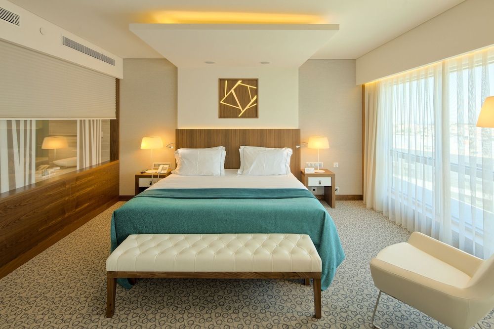 EPIC SANA Lisboa Hotel Deluxe Suite