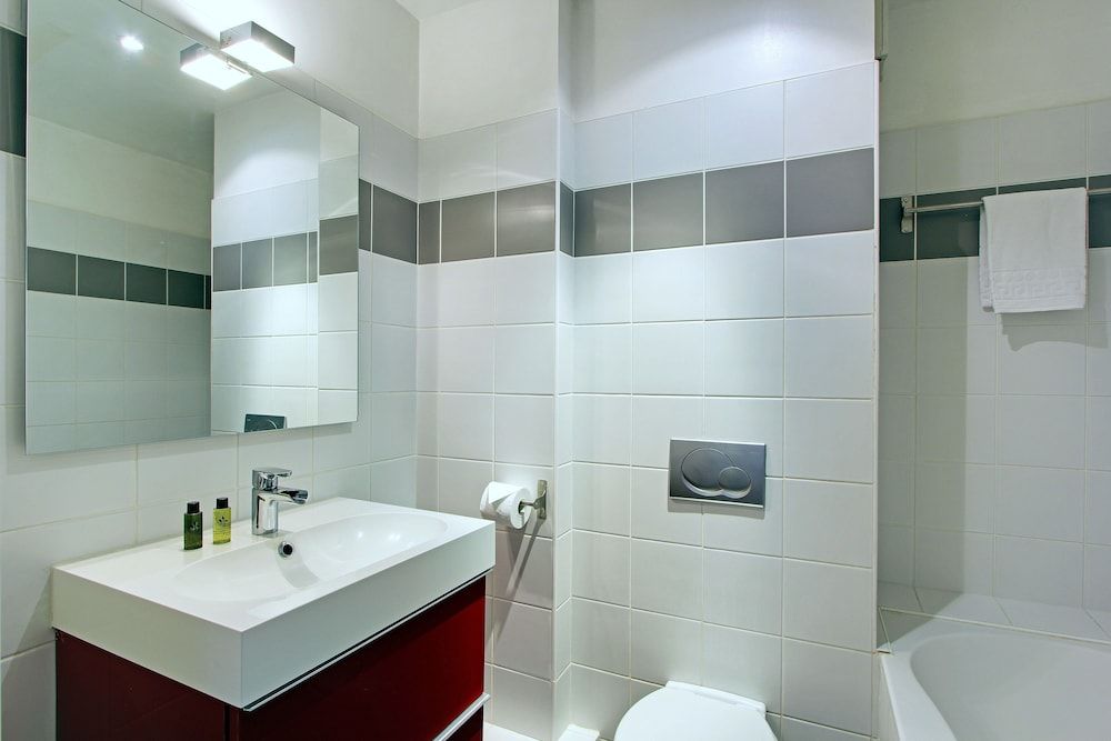 Short Stay Group Museum View Serviced Apartments Grand Studio, 1 Double Bed 8