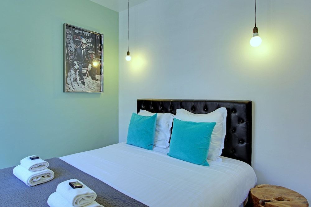 undefined Short Stay Group Museum View Serviced Apartments 9