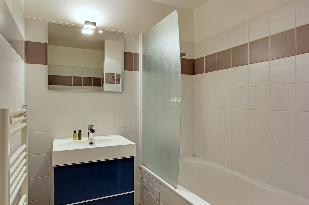 Short Stay Group Museum View Serviced Apartments Studio, 2 Twin Beds 8