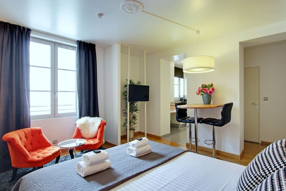 Short Stay Group Museum View Serviced Apartments Grand Studio, 1 Double Bed 6