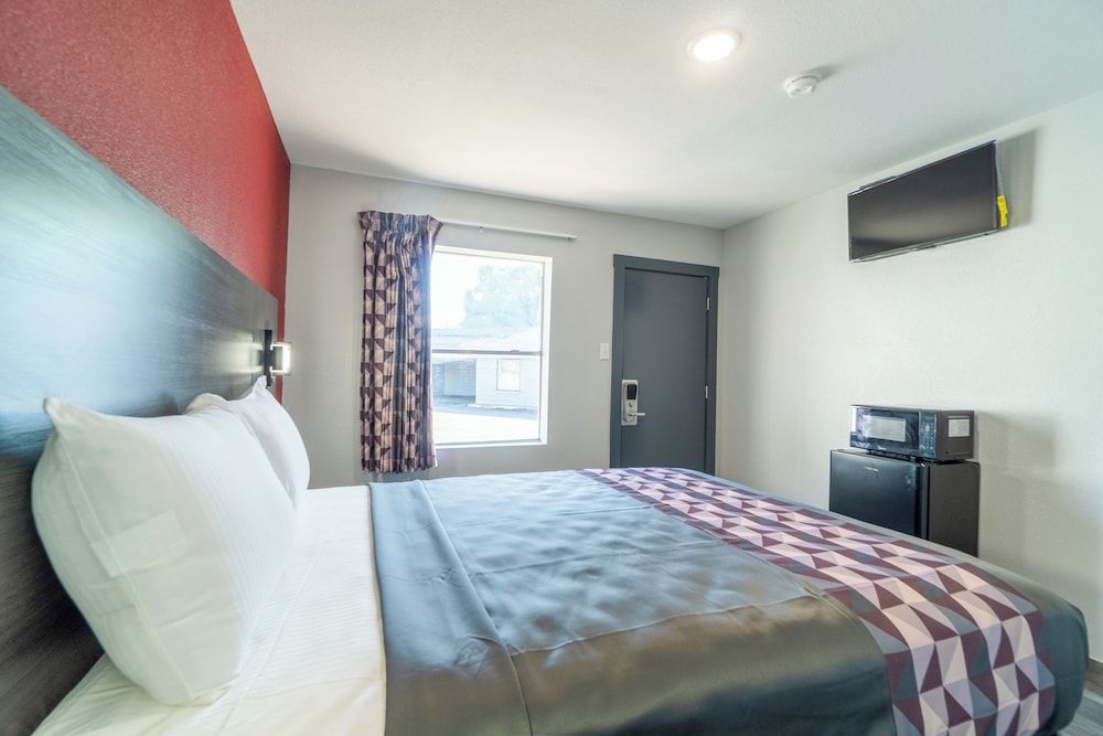 Royal Inn by OYO Room, 1 Queen Bed, Non Smoking 11