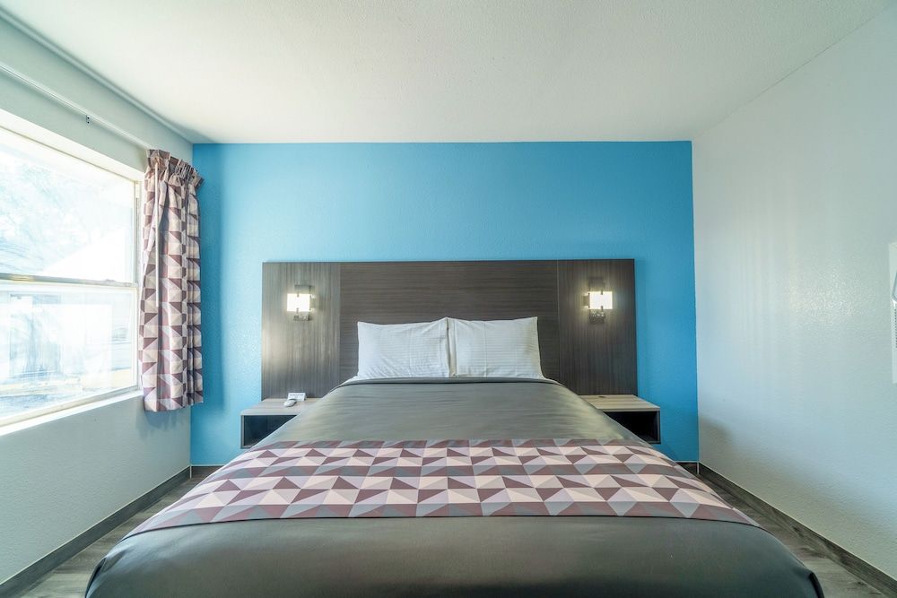 Royal Inn by OYO Room, 1 Queen Bed, Non Smoking 10