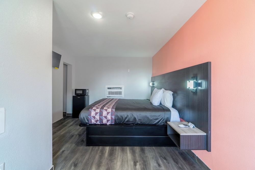 Royal Inn by OYO Room, 1 King Bed, Non Smoking