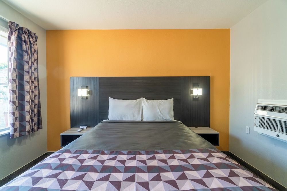 Royal Inn by OYO Room, 1 Queen Bed, Non Smoking 9