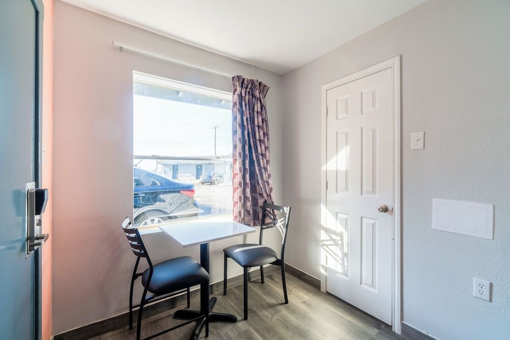 Royal Inn by OYO Room, 1 King Bed, Non Smoking 10