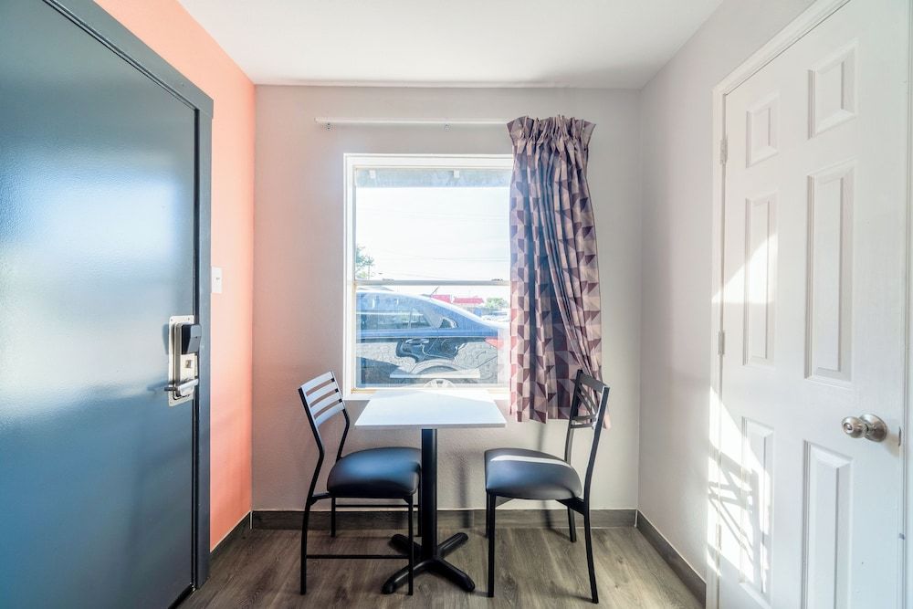 Royal Inn by OYO Room, 1 King Bed, Non Smoking 9