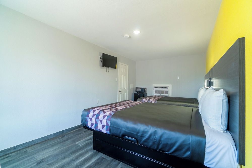 Royal Inn by OYO Room, 2 Queen Beds, Non Smoking 10