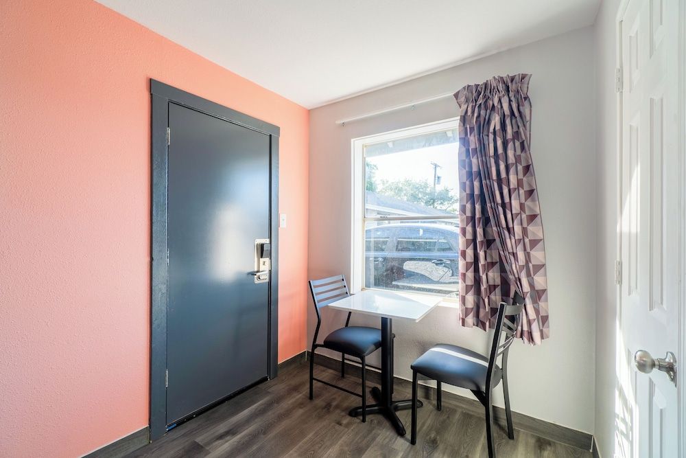 Royal Inn by OYO Room, 1 King Bed, Non Smoking 11