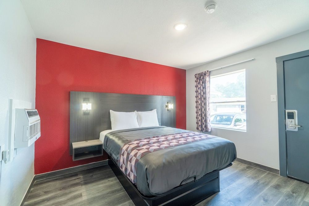 Royal Inn by OYO Room, 1 Queen Bed, Non Smoking 12