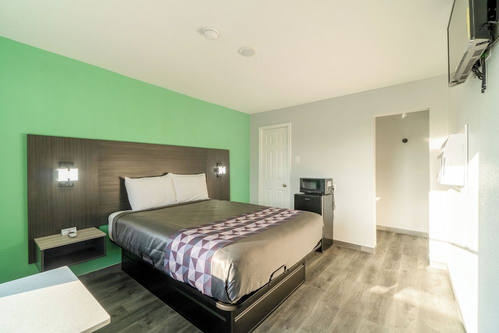 Royal Inn by OYO Room, 1 Queen Bed, Non Smoking 14