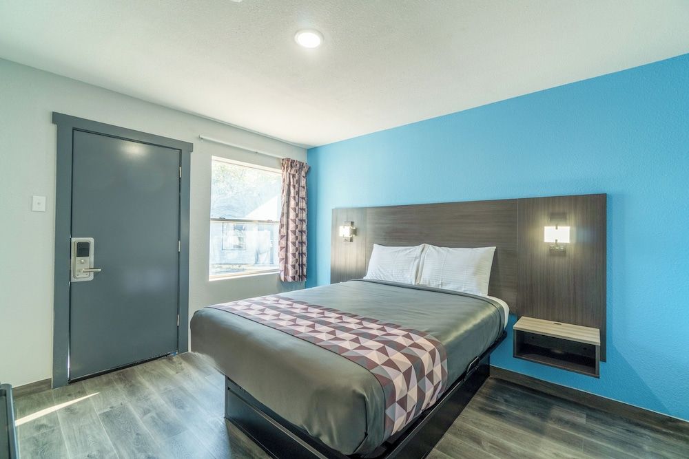 Royal Inn by OYO Room, 1 Queen Bed, Non Smoking 26