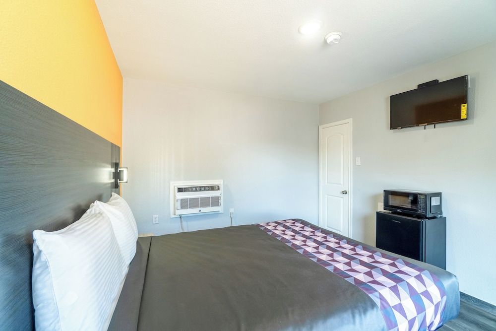 Royal Inn by OYO Room, 1 Queen Bed, Non Smoking 19