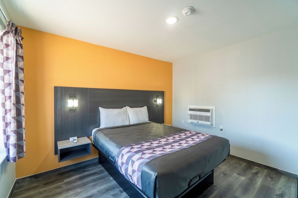 Royal Inn by OYO Room, 1 Queen Bed, Non Smoking 22