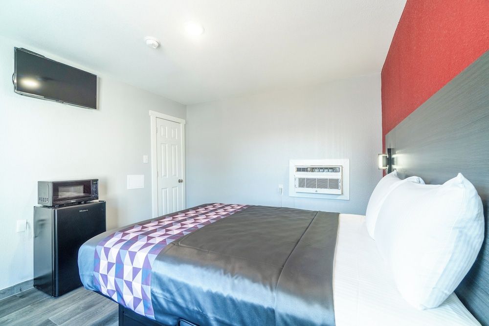 Royal Inn by OYO Room, 1 Queen Bed, Non Smoking 6