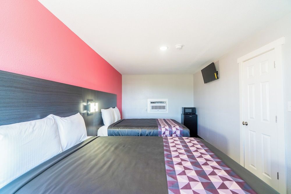 Royal Inn by OYO Room, 2 Queen Beds, Non Smoking 5