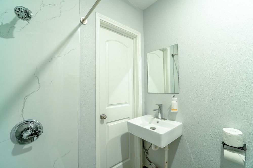 Royal Inn by OYO Room, 1 Queen Bed, Non Smoking 28