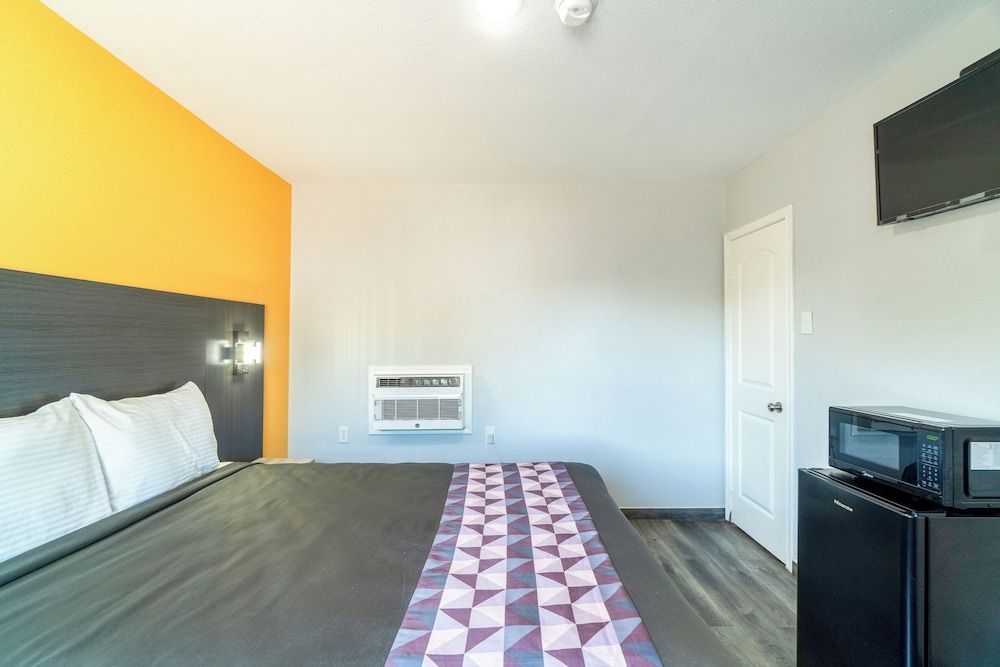 Royal Inn by OYO Room, 1 Queen Bed, Non Smoking 18