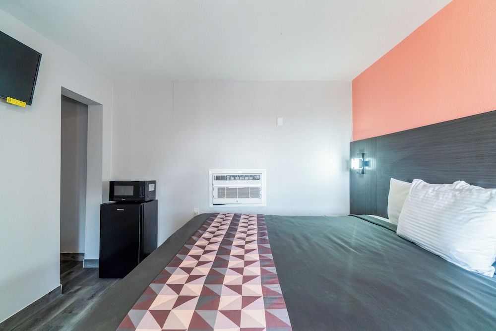 Royal Inn by OYO Room, 1 King Bed, Non Smoking 7