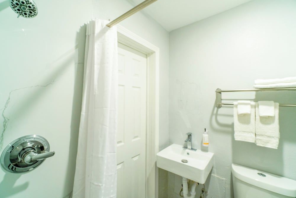 Royal Inn by OYO Room, 1 Queen Bed, Non Smoking 27