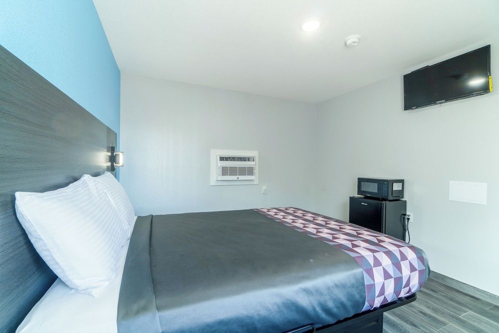 Royal Inn by OYO Room, 1 Queen Bed, Non Smoking 16