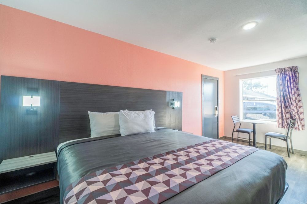 Royal Inn by OYO Room, 1 King Bed, Non Smoking 2