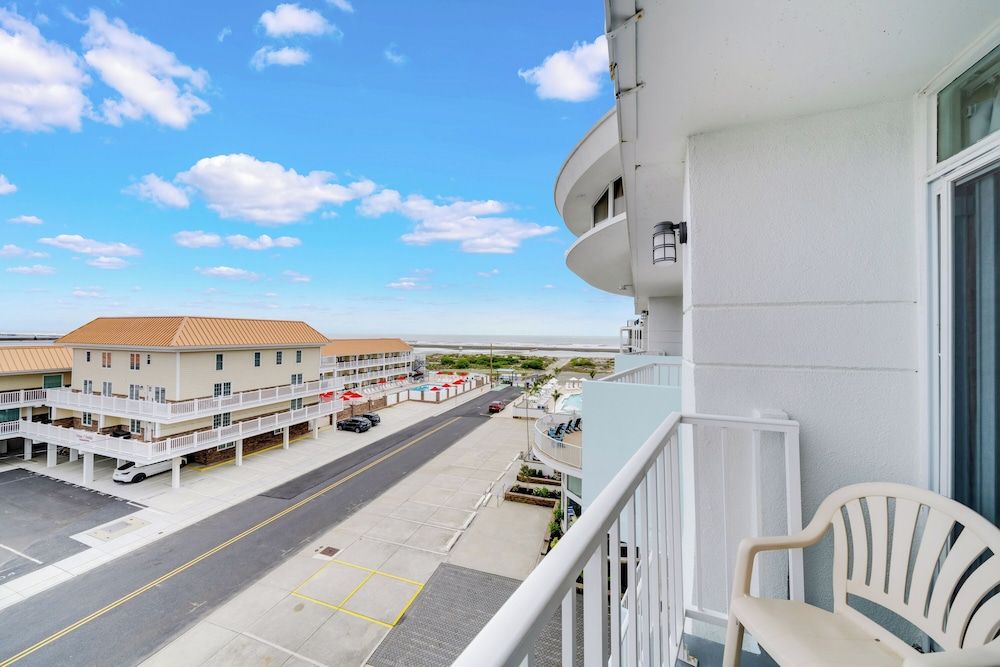 Royal Tower- Streetside Efficiency - Dog Friendly