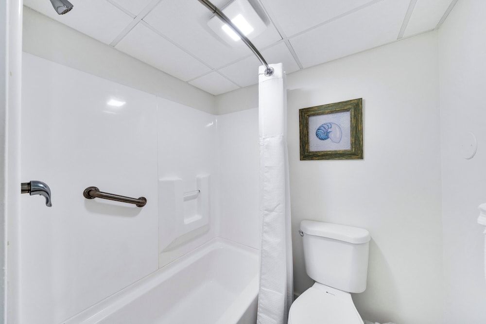 Royal Tower - Poolside Suite