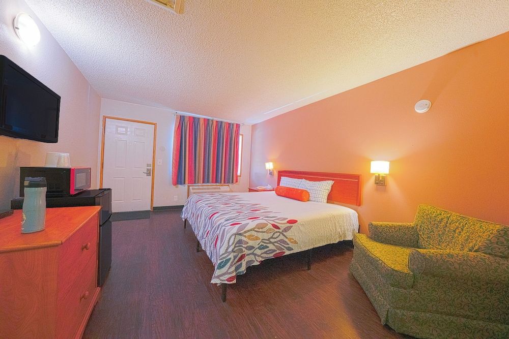 Budget Inn Gladstone By OYO - Portland/Clackamas Room, 1 King Bed, Non Smoking 3