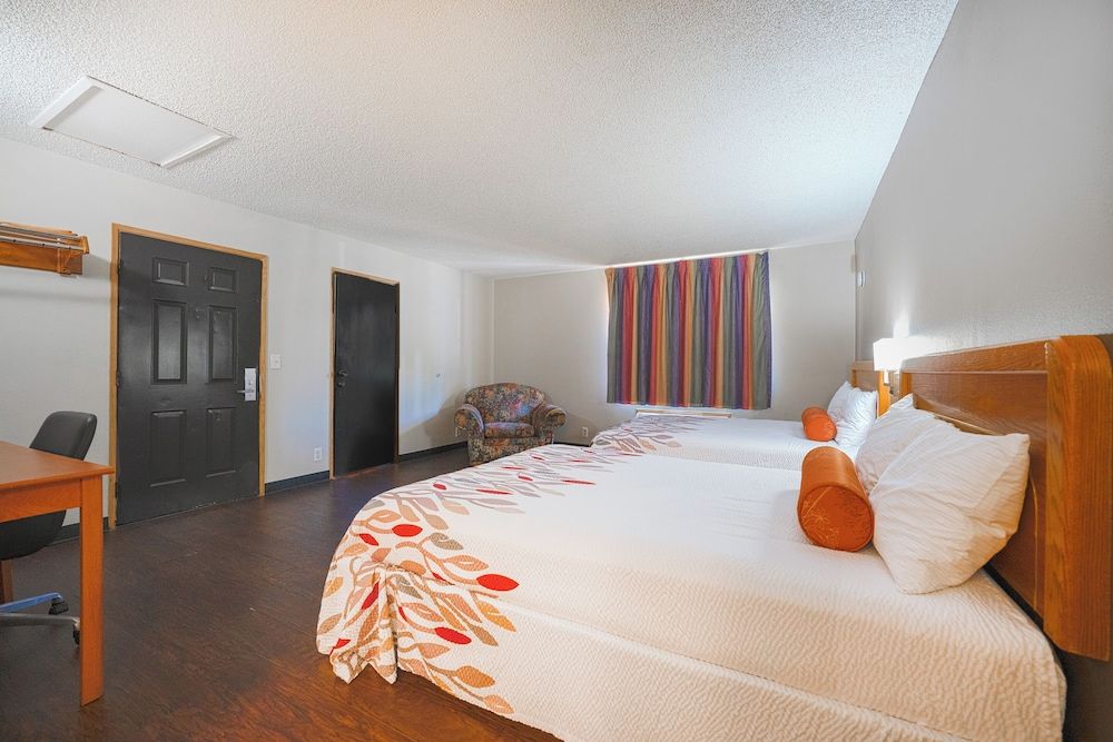 Budget Inn Gladstone By OYO - Portland/Clackamas Premium Room, 2 Queen Beds, Kitchenette 3