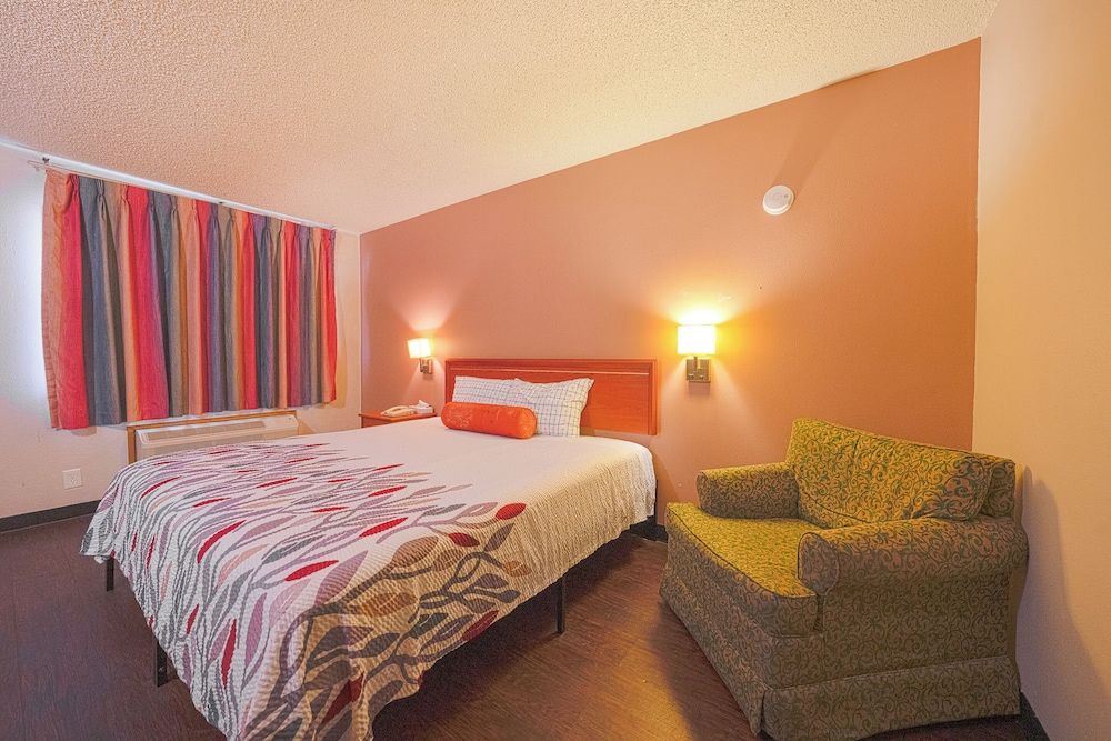 Budget Inn Gladstone By OYO - Portland/Clackamas Room, 1 King Bed, Non Smoking 6