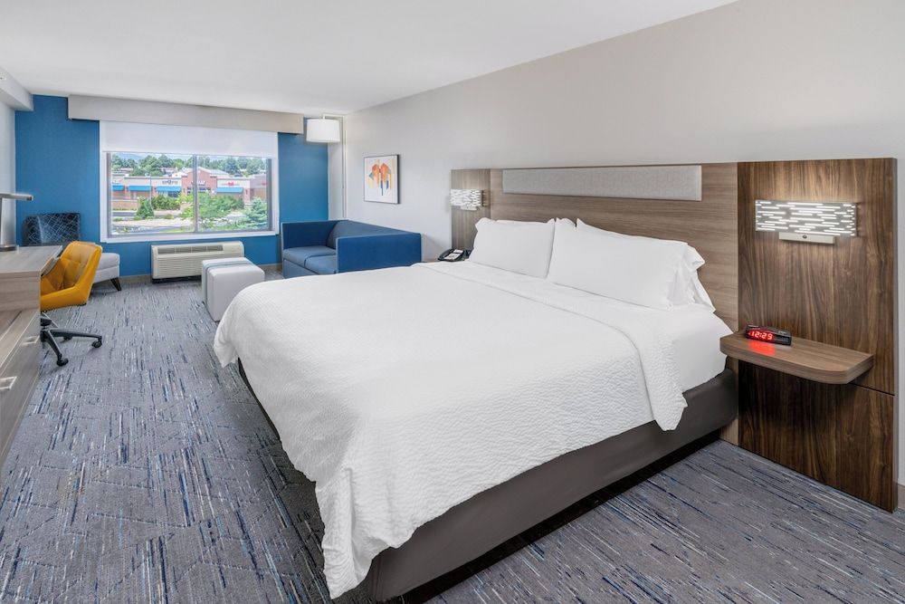 Suite, 1 King Bed, Accessible (Communications)