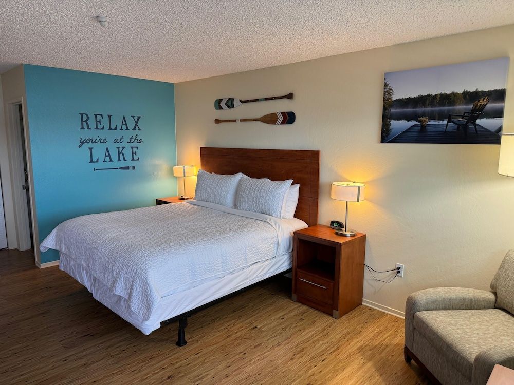 Standard Single Room, 1 King Bed, Lake View