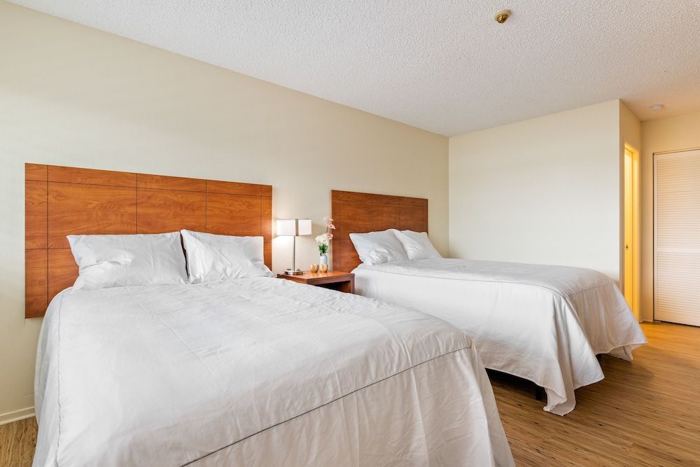 Standard Single Room, 2 Double Beds, Lake View