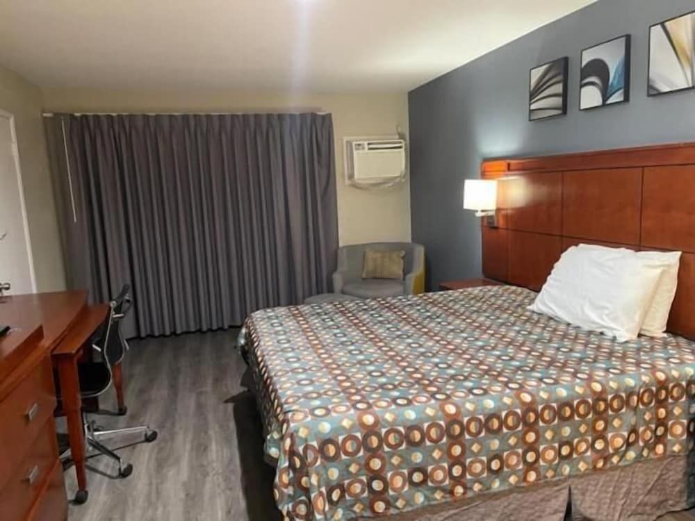 Bel Air Motor Hotel Standard Room 3