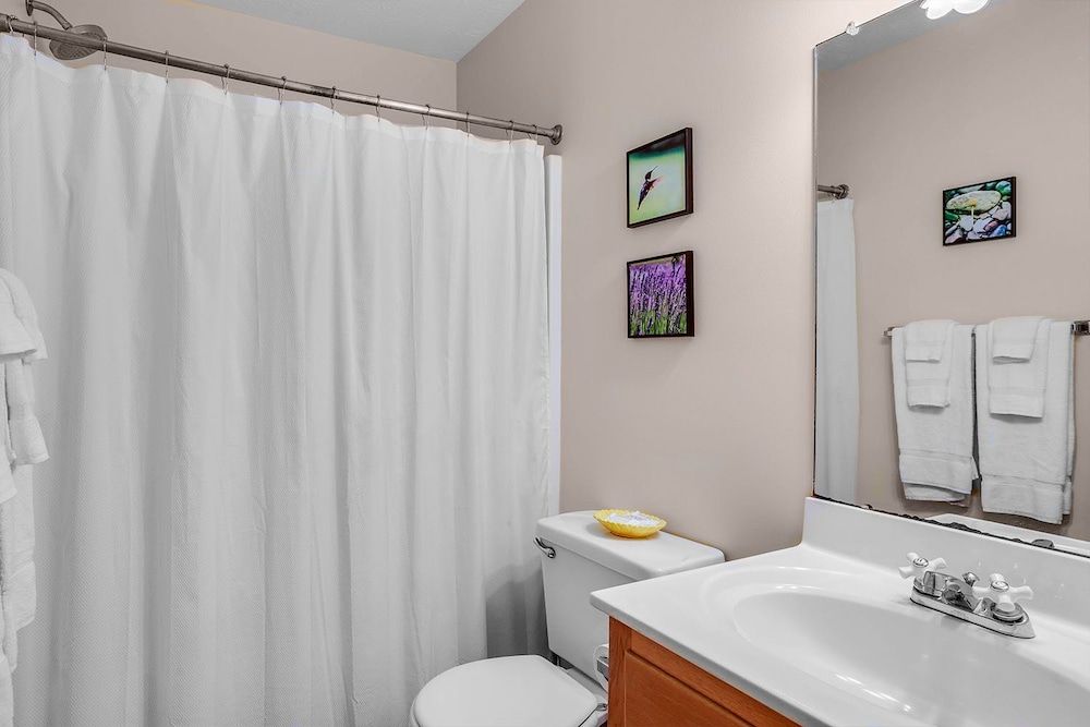 Love Ridge Mountain Lodging Sherando Cabin. 3 + Bedrooms, Hot Tub, Mountain View 6