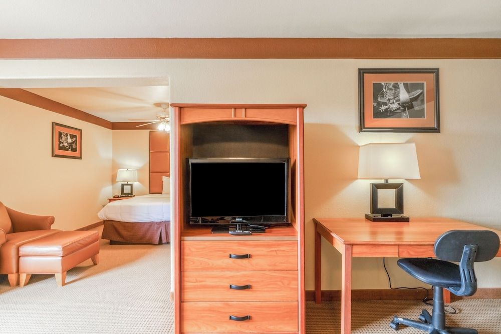 Suite, 1 King Bed, Non Smoking, Hot Tub