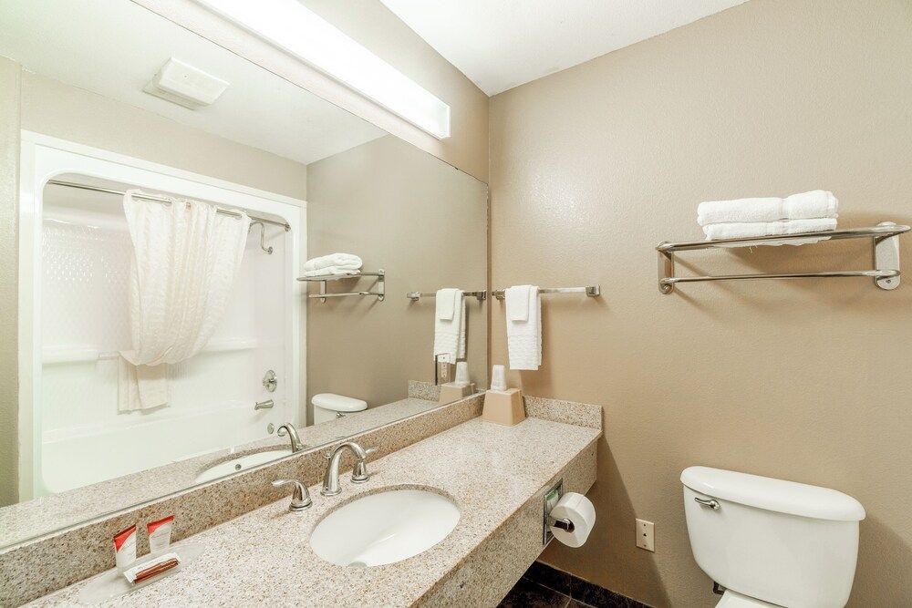 Texan Inn By OYO Beeville US-181 Room, 2 Queen Beds, Accessible Bathtub, Non Smoking 9