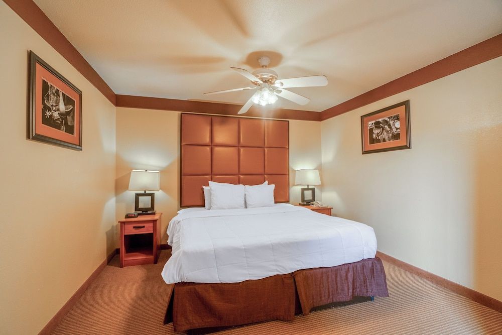 Suite, 1 King Bed, Non Smoking, Hot Tub