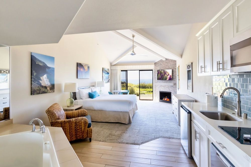 Seascape Beach Resort Studio, 1 King Bed, Jetted Tub, Ocean View (Spa Studio Ocean View) 2