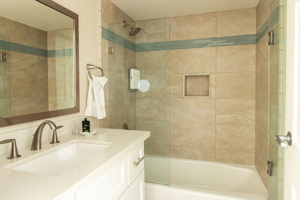 Seascape Beach Resort Studio, 1 King Bed (Studio-Partial Ocean View) 4