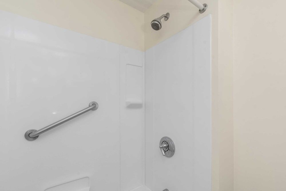 The Beverly King Suite 8