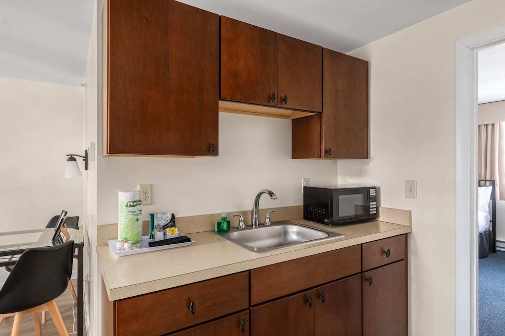 The Beverly Studio King- Basement Level 7