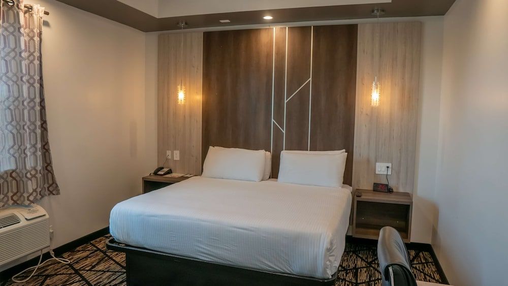 SureStay Hotel by Best Western Houston Southeast Standard Room, 1 King Bed, Non Smoking, Kitchenette 6