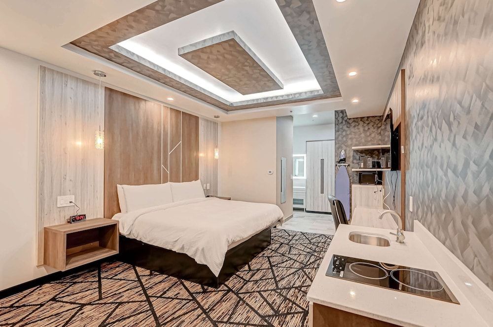 SureStay Hotel by Best Western Houston Southeast Standard Room, 1 King Bed, Non Smoking, Kitchenette 3