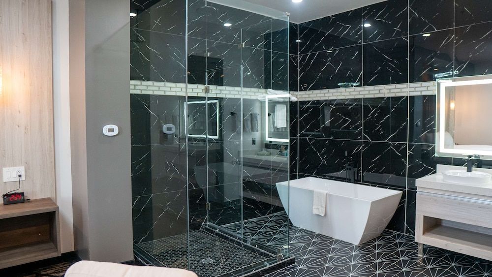 SureStay Hotel by Best Western Houston Southeast Suite, 1 King Bed, Non Smoking 4